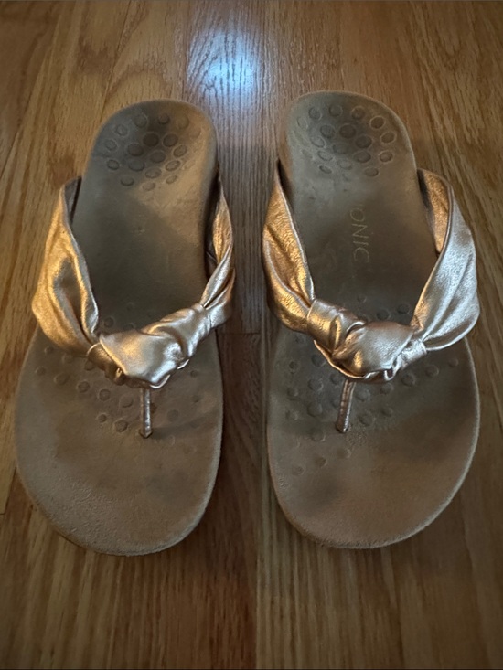 Vionic Shoes - Vionic Pippa Metallic Rose Gold Knotted Thong Sandals, size 7.5